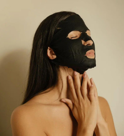 Ещё один секрет сияющей кожи – это тканевая маска для лица! 